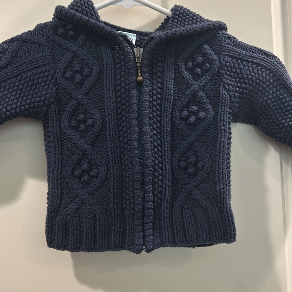 𝅺Old Navy Knitted ZipUp Hooded sweater jacket w/lovely knit patterns size 3-6M